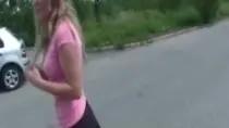 Русская девушка сделала минет пикаперам у заброшенного дома