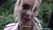 Русская Эмма Браун обнажается во время порно интервью